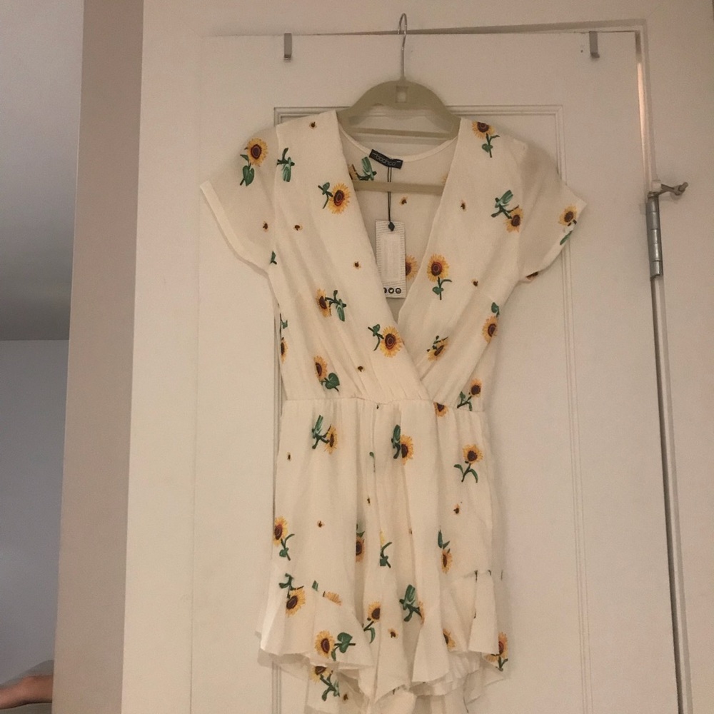 NWT Boohoo white floral romper